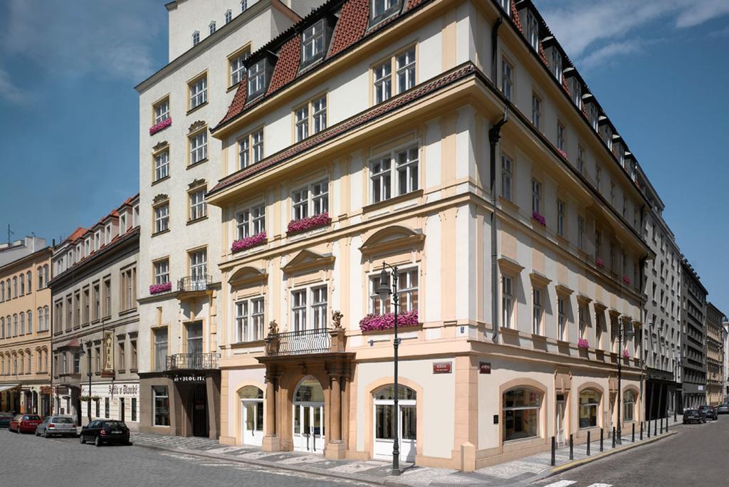 White & Gray Apartments Prag Exteriör bild